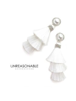 ต่างหูพู่ สีขาว ต่างหูคลิป ต่างหูก้านเงินแท้ น้ำหนักเบา สวยใส่สบาย UA0462-01 Unreasonable Accessories