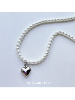 สร้อยคอมุกแก้ว ขนาด 6 mm. จี้หัวใจสีเงินถอดได้ ขนาด 10 mm. UA0931-01 Unreasonable Accessories