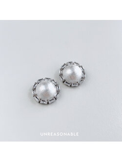 ต่างหู สีมุก Pearl Stud Earrings ต่างหูคลิป ต่างหูก้านเงินแท้ UA0986-01 Unreasonable Accessories