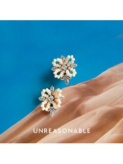 ต่างหู ดอกไม้ สีเบจ ต่างหูคลิป ต่างหูก้านเงินแท้ น้ำหนักเบา สวยใส่สบาย UA0810-03 Unreasonable Accessories