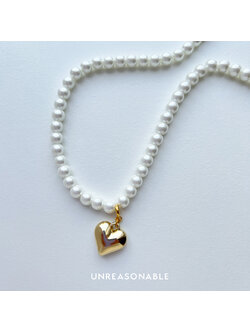 สร้อยคอมุกแก้ว ขนาด 6 mm. จี้หัวใจสีทองถอดได้ ขนาด 10 mm. UA0931-02 Unreasonable Accessories