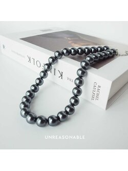 สร้อยคอมุกแก้ว 12 mm. ความยาว 16 นิ้ว สีดำเทา UA0849-01 Unreasonable Accessories