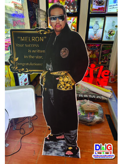 ป้ายสแตนดี้พิมพ์สติกเกอร์ติดลงแผ่นฟิวเจอร์บอร์ด พร้อมไดคัตตามภาพ