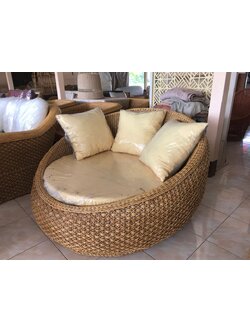 โซฟากลมหวายแท้ลายเพชร