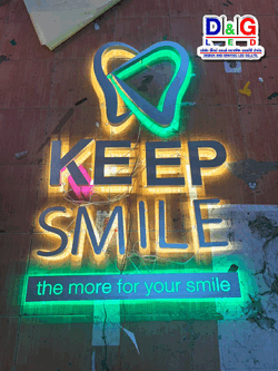 ตัวอักษรไฟออกหลัง