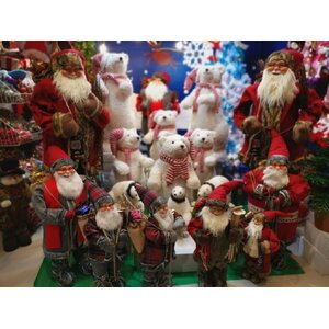 บริการของตกแต่งบริเวณรอบต้นคริสต์มาสปลอม