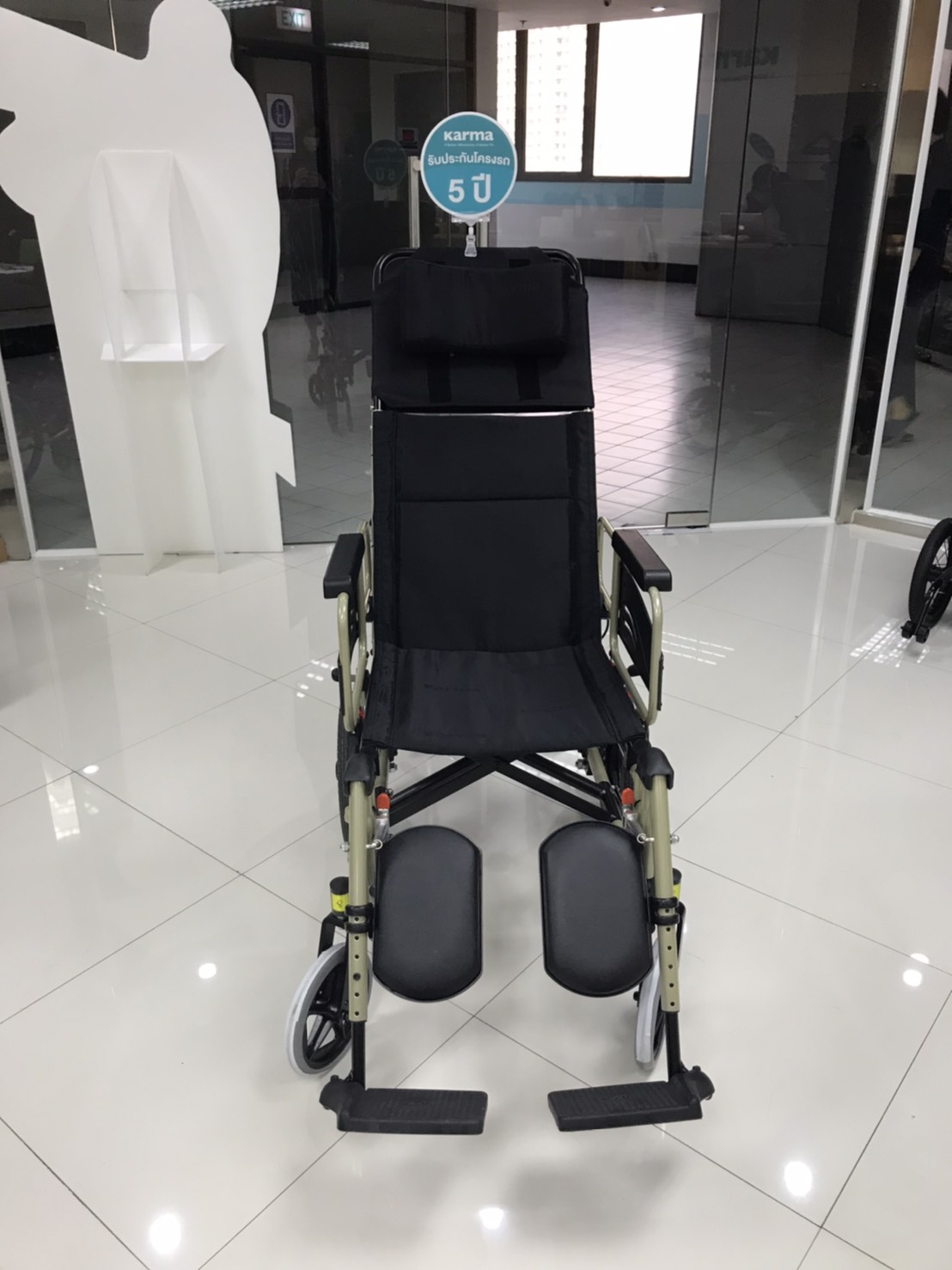 รถเข็นปรับเอนนอนได้ อลูมินัมอัลลอยด์คาร์ม่า รุ่น KM5000 (WheelChair KARMA KM-5000) ปรับเอนได้ ถอดชิ้นส่วนได้ ช่วยให้ผู้ดูแล สะดวกสบายในการดูแลผู้ป่วยมากยิ่งขึ้น
