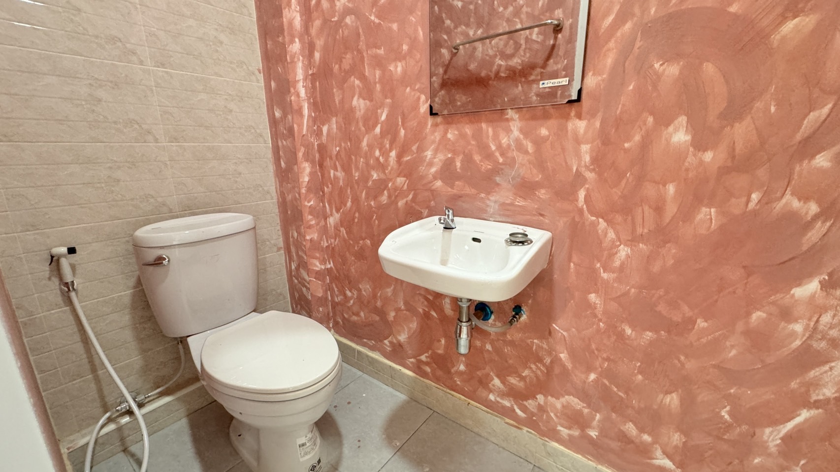 ให้เช่า/ขายอาคารพาณิชย์ตึกใหม่ (ไม่เคยอยู่) 3 ชั้น สไตล์ทาวน์โฮม ลำลูกกาคลอง 4 รังสิต ปทุมธานี ตัวอาคารเย็นสบาย - ขนาด 22.3 ตร.วา กว้าง 4 เมตร ลึก 18 เมตร - 4 ห้องนอน 3 ห้องน้ำ