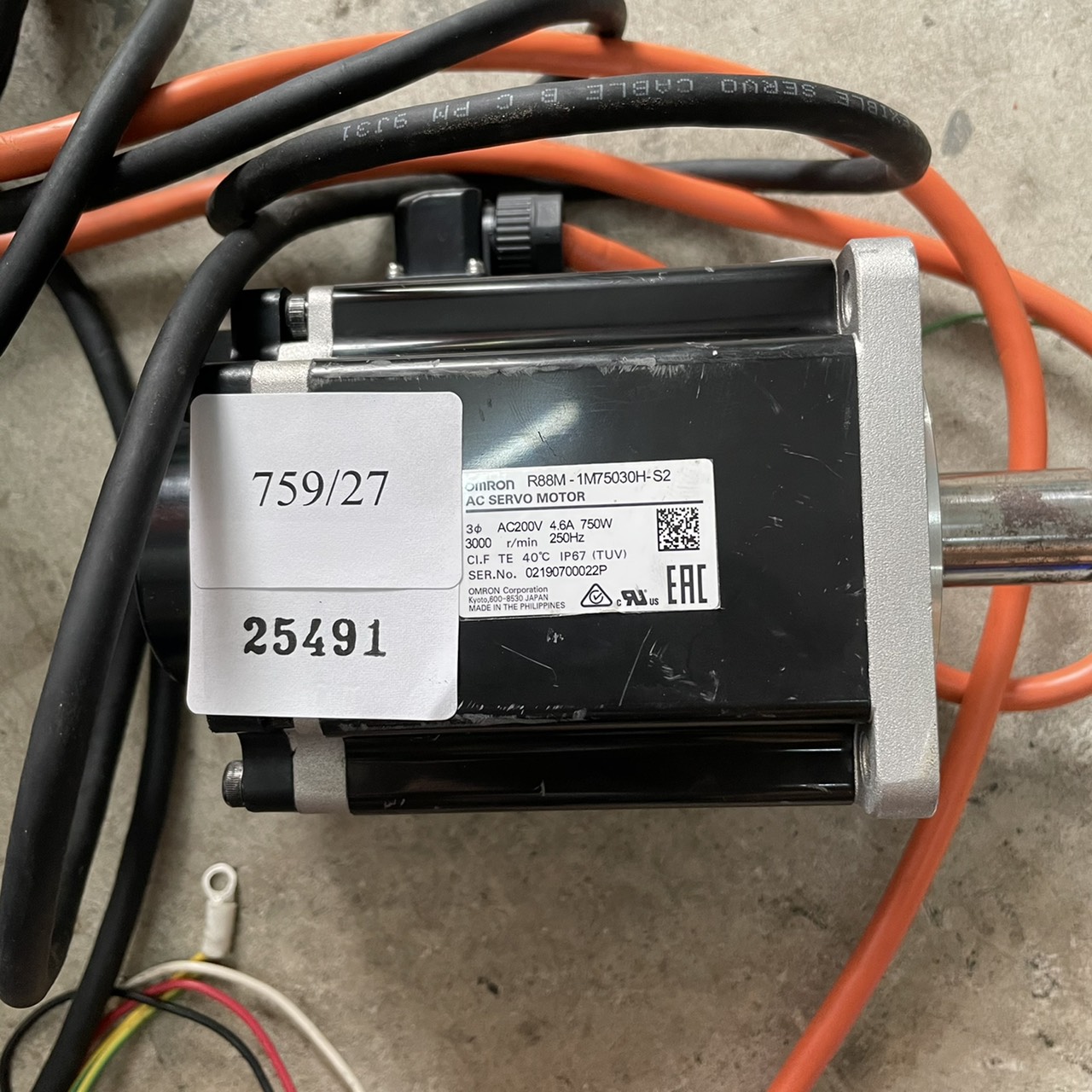 SERVO MOTOR "OMRON" รุ่น R88M-1M75030H-S2