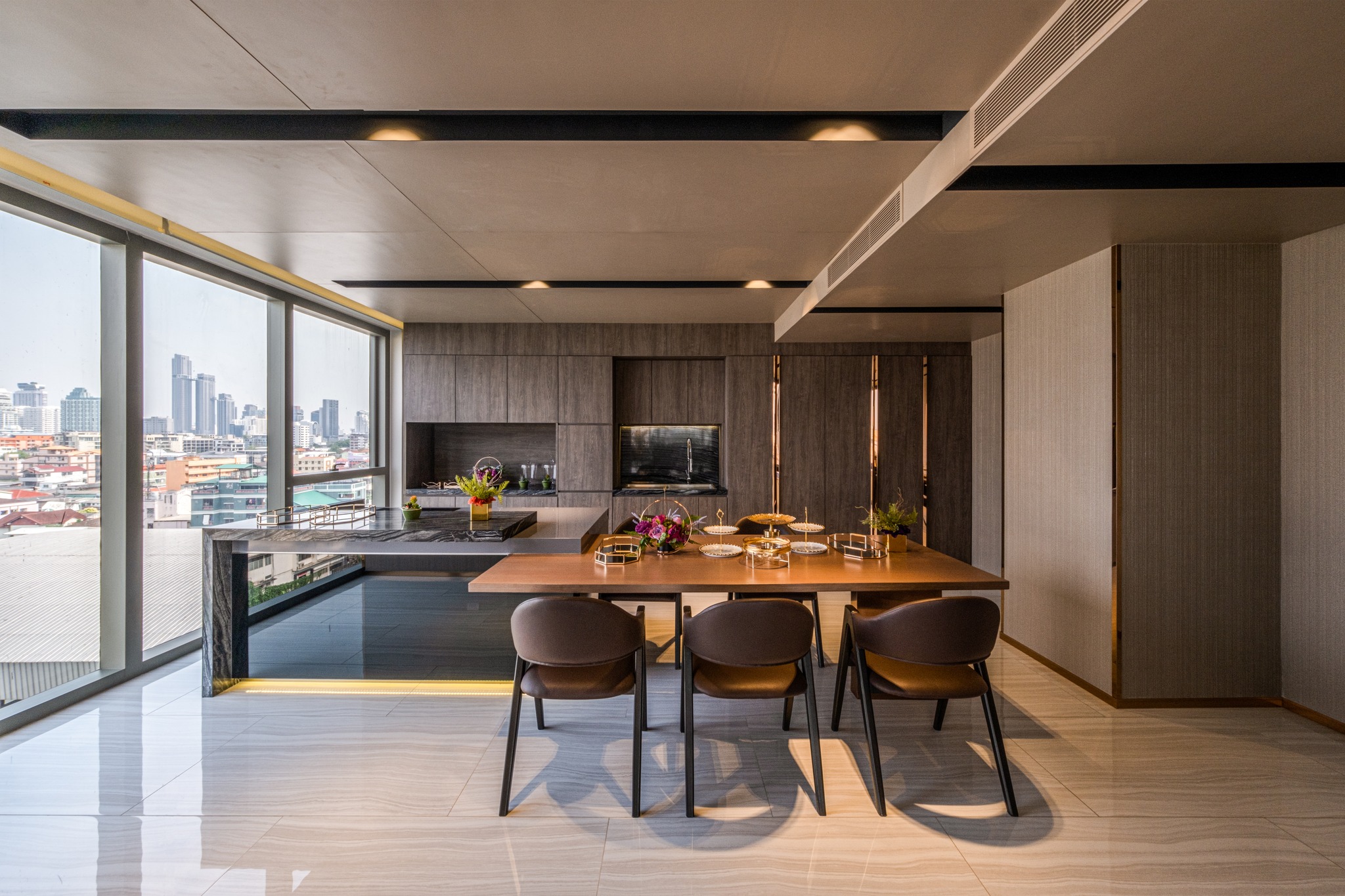 Cloud Thonglor–Phetchaburi Condominium Experience and prove for yourself the true value of location, luxury, and lifestyle — a high-end condominium offering over 4,000 sq.m. of full-facility common areas, the most comprehensive in this district.