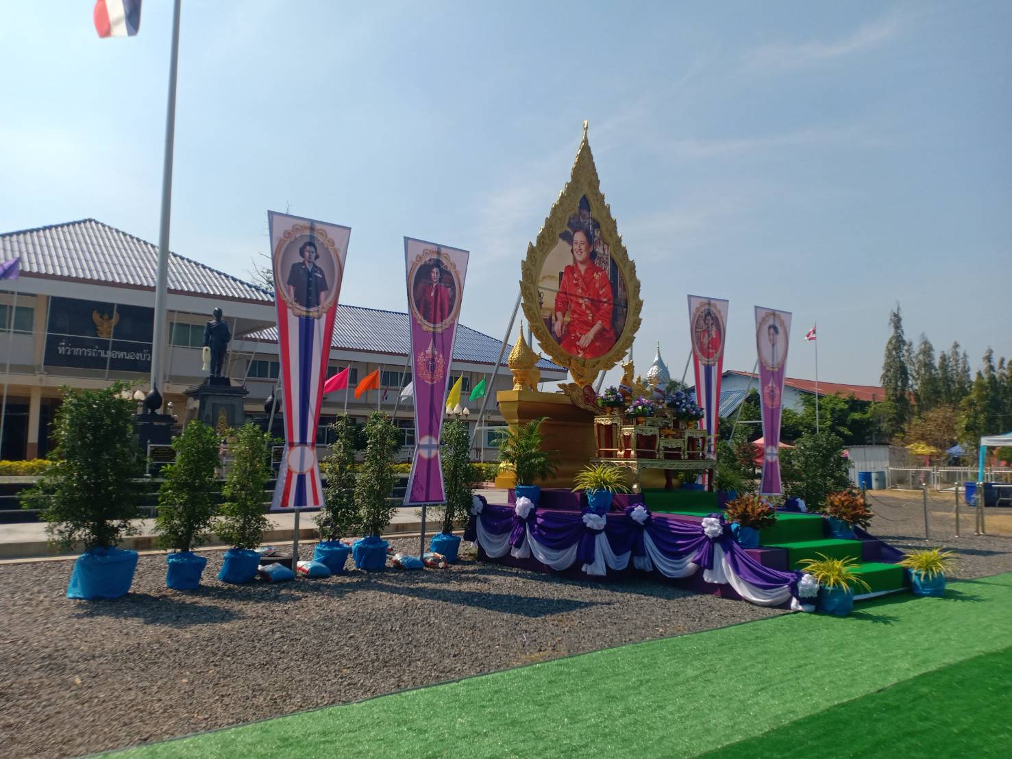 ซุ้มเฉลิมพระเกียรติ ฯ พระบรมฉายาลักษณ์ กลมสมเด็จพระเทพรัตนราชสุดา