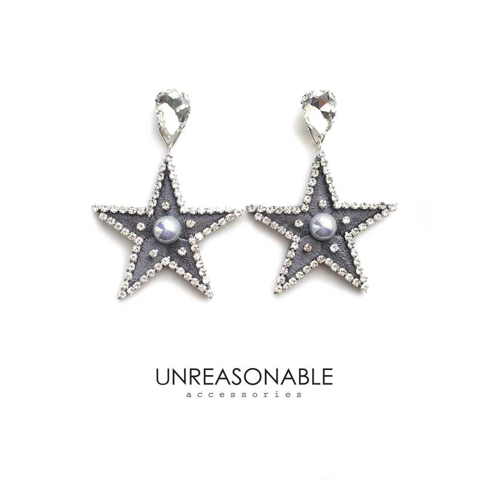 ต่างหูดาว สีเทา ต่างหูคลิป ต่างหูก้านเงินแท้ น้ำหนักเบา UA0024-04 Unreasonable Accessories