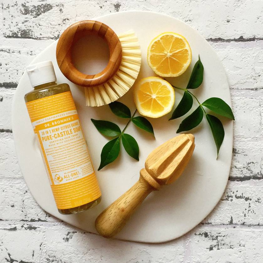 สบู่ Dr.Bronner's Magic soap ขนาด 739 ml ขวดเหลือง กลิ่น Citrus orange