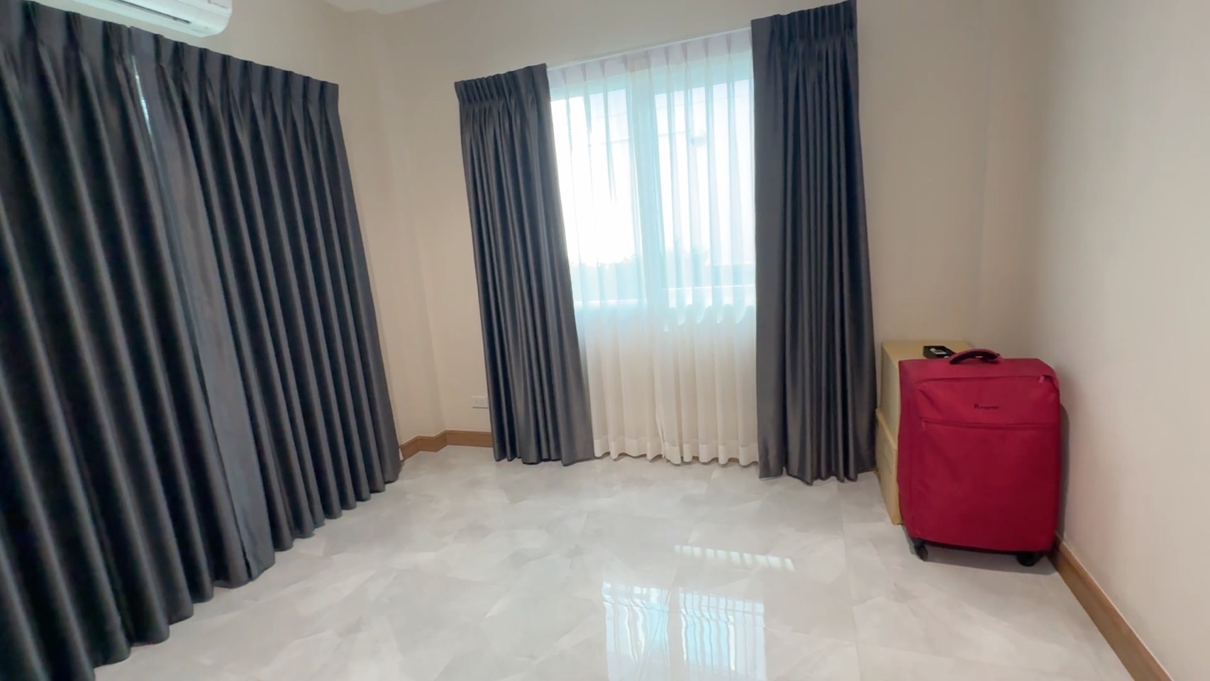 ขาย บ้านเดี่ยว 2 ชั้น พื้นที่ 55.8 ตร.ว. Centro bangna Wongwaen (หมู่บ้านเซนโทร บางนา-วงแหวน) ทำเลศักยภาพ: ตั้งอยู่ในซอยเฉลิมพระเกียรติ 30 เชื่อมต่อถนนศรีนครินทร์ บางนา และวงแหวนกาญจนาฯ ใกล้ทางด่วนบูรพาวิถี สะดวกในการเดินทางทั้งเข้าเมืองและออกนอกเมือง