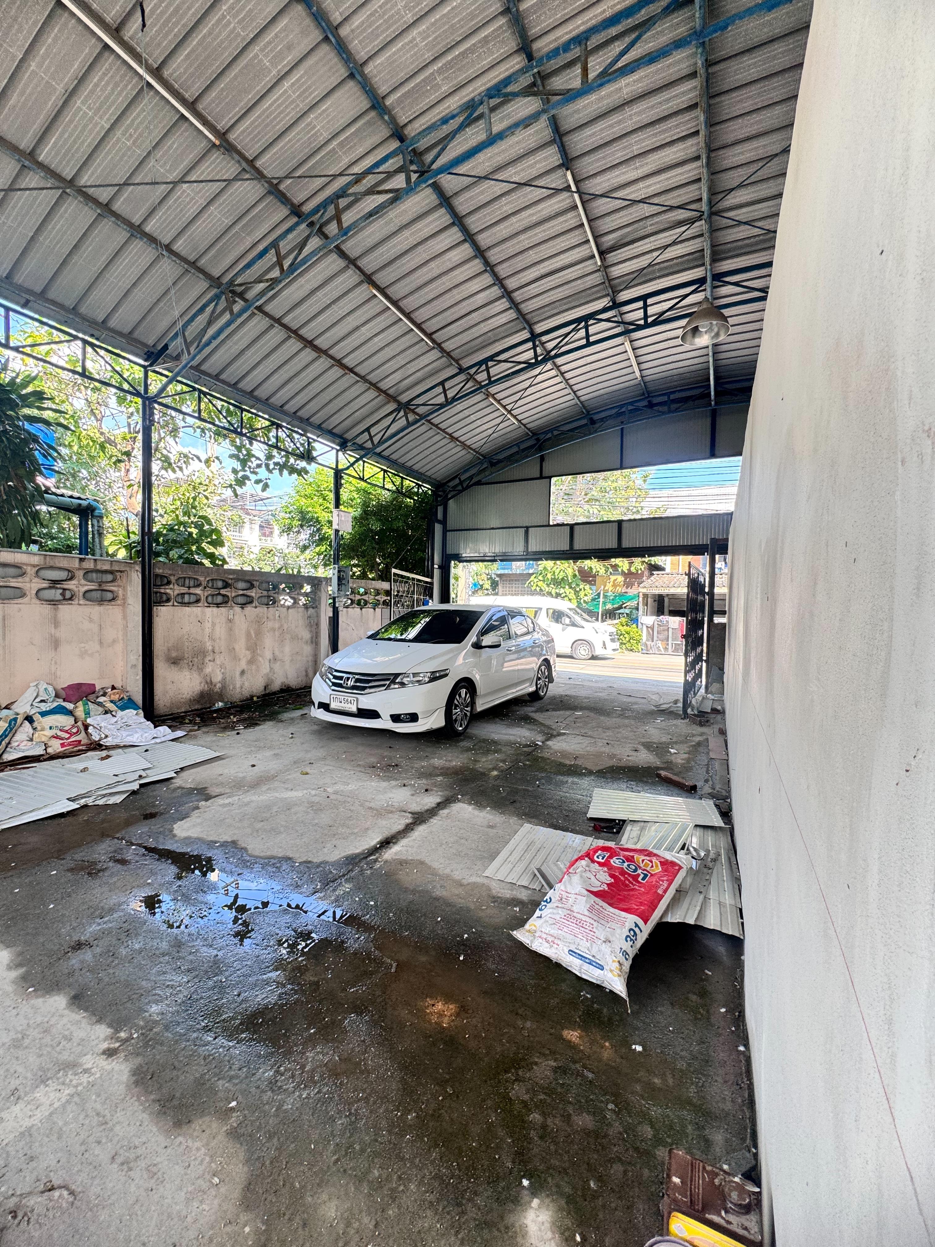 ให้เช่าโกดังซอยสุขุมวิท105 พื้นที่ 50 ตรว. โกดังลาซาล (N.1020)