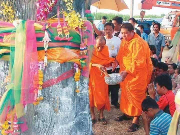 ท้าวเวสสุวรรณ เนื้อผงตะเคียน รุ่นแรก หลวงพ่อพูล วัดไผ่ล้อม ปี 2547
