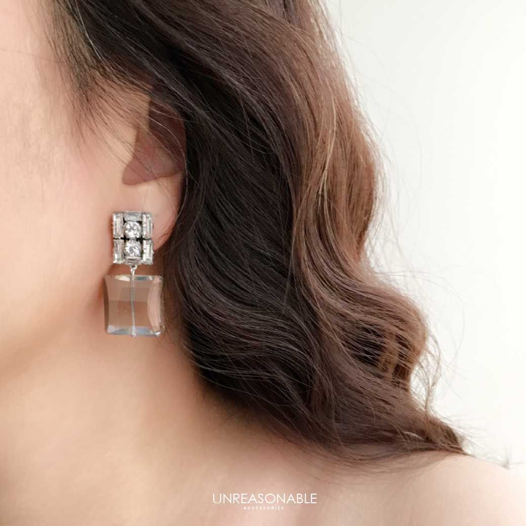 ต่างหูพลอยกระจก สี Smokey น้ำหนักเบา สวยใส่สบาย UA0708-01 Unreasonable Accessories