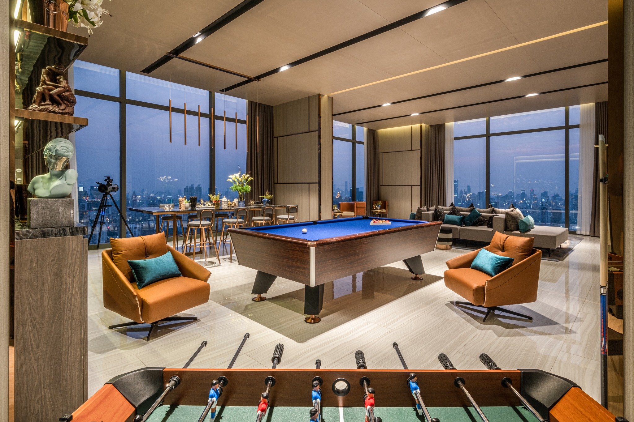 Cloud Thonglor–Phetchaburi Condominium Experience and prove for yourself the true value of location, luxury, and lifestyle — a high-end condominium offering over 4,000 sq.m. of full-facility common areas, the most comprehensive in this district.