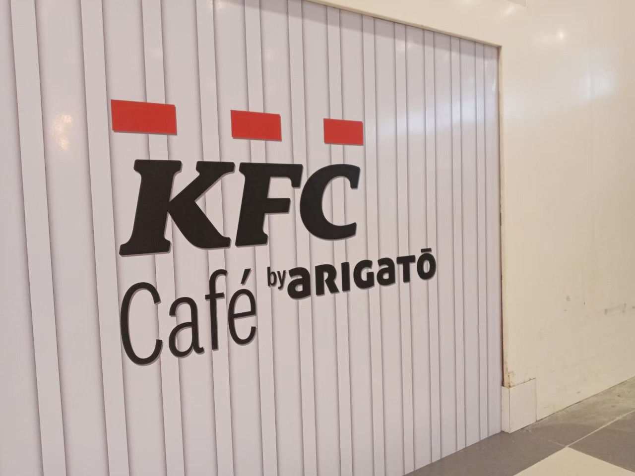 งานตกแต่งป้ายและสติ๊กเกอร์ร้านไก่ KFC