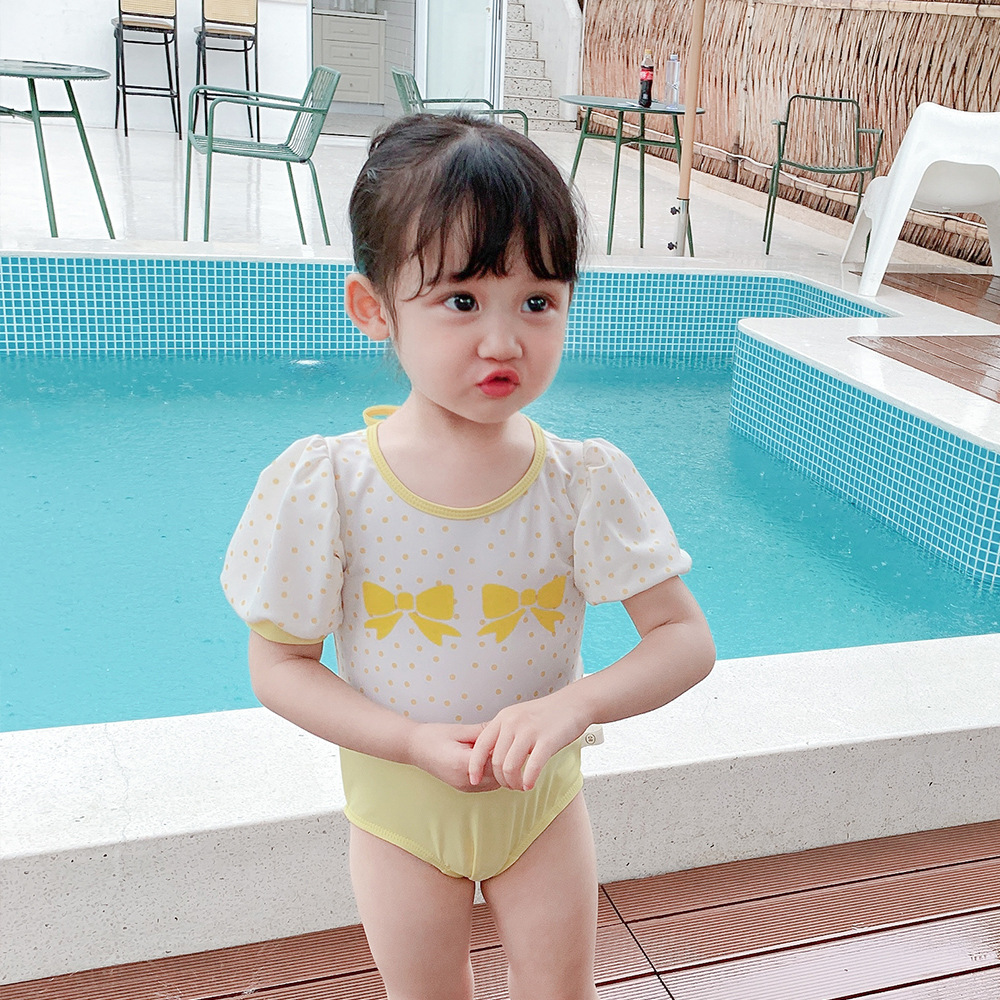 ชุดว่ายน้ำเด็กหญิงแขนสั้น วันพีซ พร้อมหมวก กันแดด กันยูวี พร้อมส่ง ลายดอกไม้ สีพาสเทล