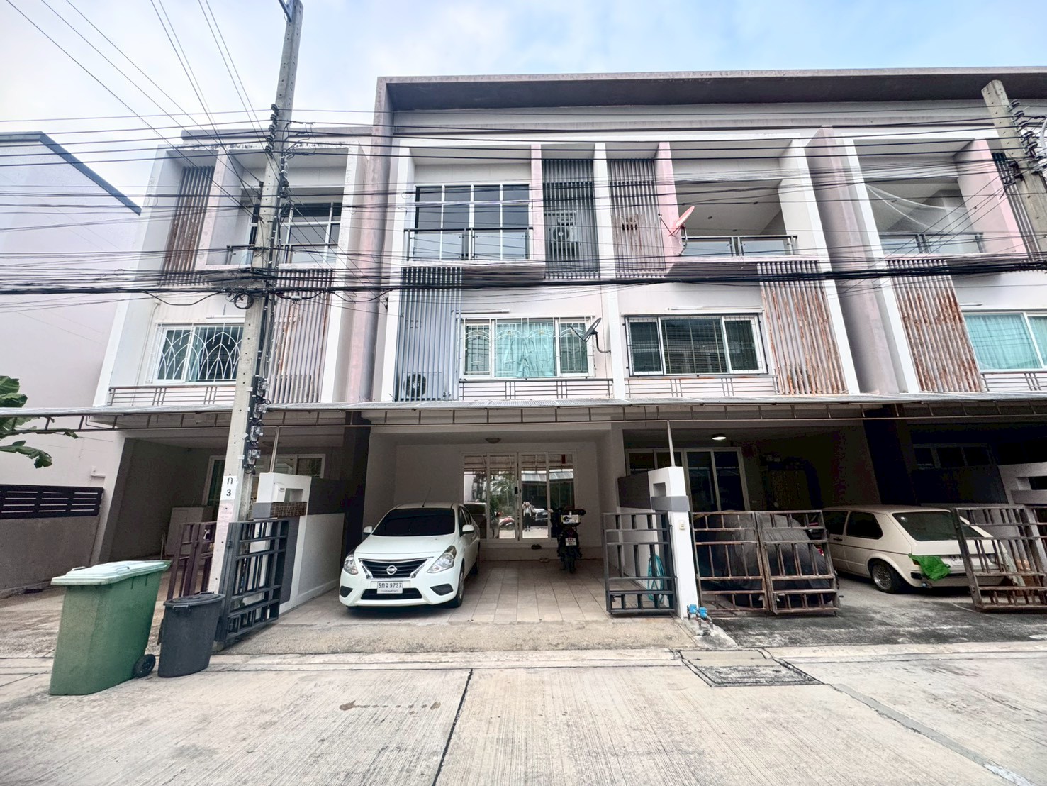 โอกาสพิเศษ! ขายทาวน์เฮ้าส์ 3 ชั้น สภาพใหม่เอี่ยม พร้อมเข้าอยู่ ทำเลทองพัฒนาการ 44 (N.1884)