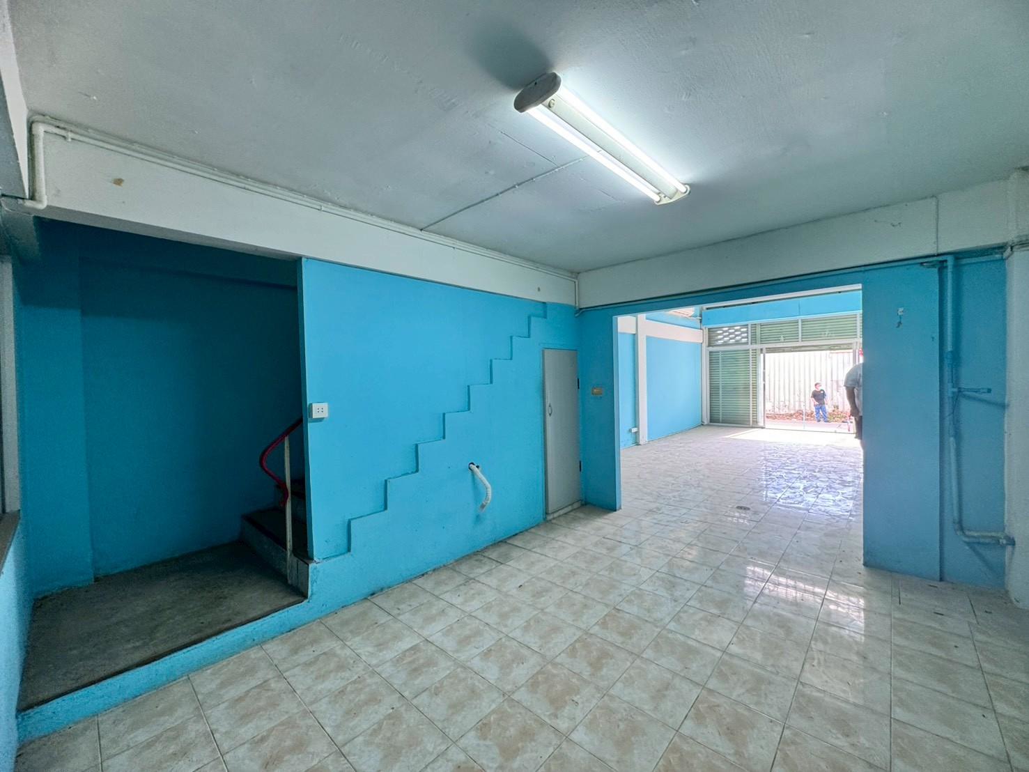 ให้เช่าอาคารพาณิชย์ รามคำแหง 12 ทำเลดี ใกล้สถานีรถไฟฟ้าสายสีส้ม (N.1919)