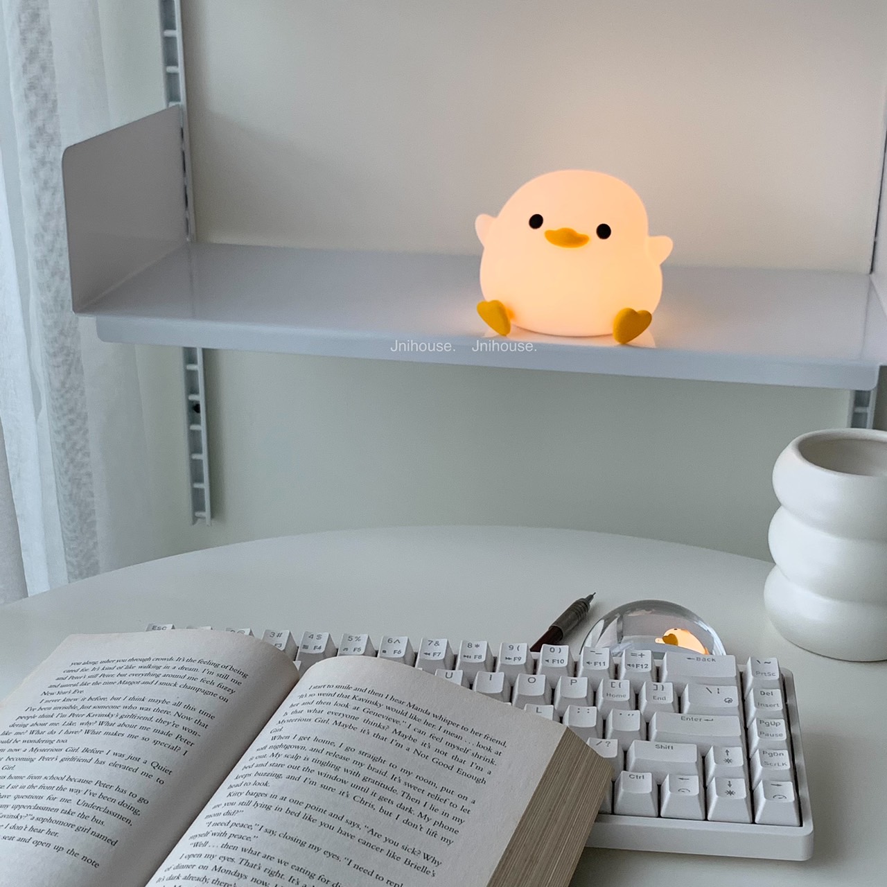 [พร้อมส่ง] Jnihouse : โคมไฟน้องเป็ดซิลิโคลนุ่ม Squishy Ducky Lamp