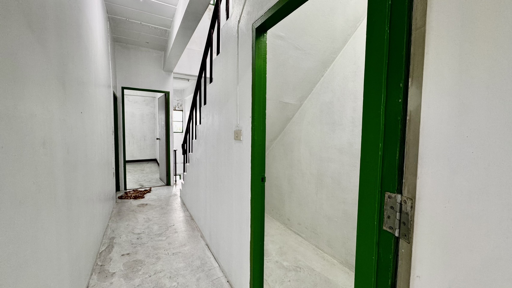 ขายอาคารพาณิชย์ 2.5 ชั้น หมู่บ้านบัวทองธานีพาร์ค บางบัวทอง 2ห้องนอน 2 ห้องน้ำ 20 ตารางวา นนทบุรีทำเลบางบัวทอง ราคา : 1,700,000 บาท