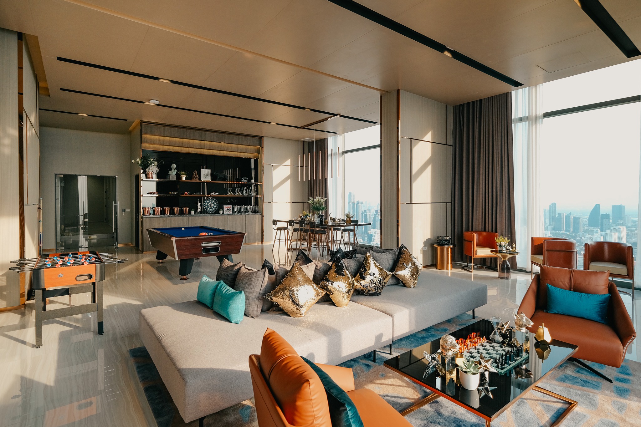 Cloud Thonglor–Phetchaburi Condominium Experience and prove for yourself the true value of location, luxury, and lifestyle — a high-end condominium offering over 4,000 sq.m. of full-facility common areas, the most comprehensive in this district.