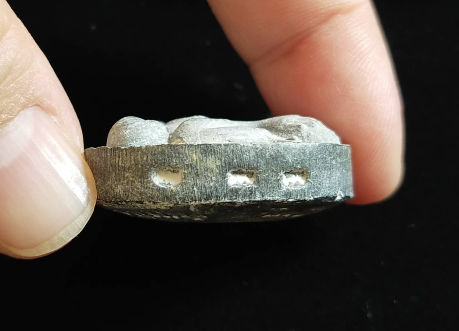 พระปิดตา รุ่นแรก หลังยันต์นะ วัดชัยมงคล ปี 2522 (หลวงปู่โต๊ะ ปลุกเสก) ตะกรุดทองคำ ๙ ดอก