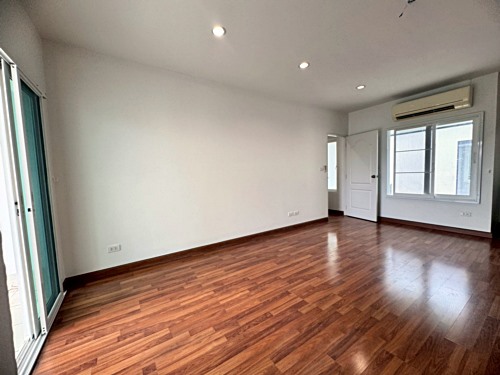 ให้เช่าทาวน์โฮม หมู่บ้านดิเอ็กซ์คลูซีฟ พัฒนาการ44 (The Exclusive-Pattanakarn44) ใกล้ APL หัวหมาก (N.1915)