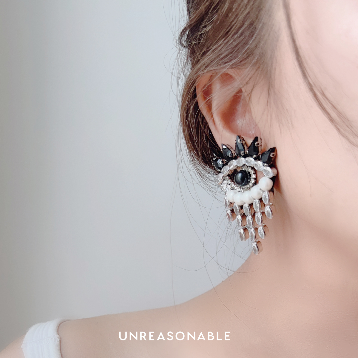 The Eye Earring with Crystal Tear Drop Earrings ต่างหูคลิป ต่างหูก้านเงินแท้ UA0980-01 Unreasonable Accessories