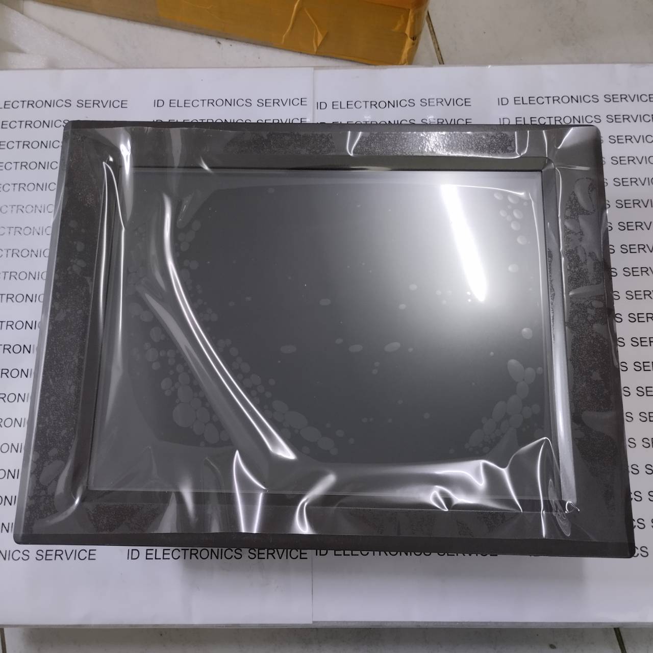 LCD TOUCH SCREEN " MCGSTPC " MODEL : TPC1261Hi i