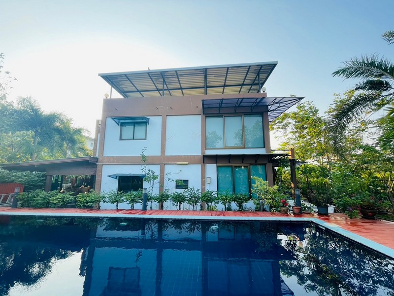 ขายที่ดิน 3 แปลง พร้อมบ้าน รวม 1-2-72 ไร่ ประชาอุทิศ 90 มีสวนหน้าบ้านปลูกต้นไม้ตกแต่งสวยงาม