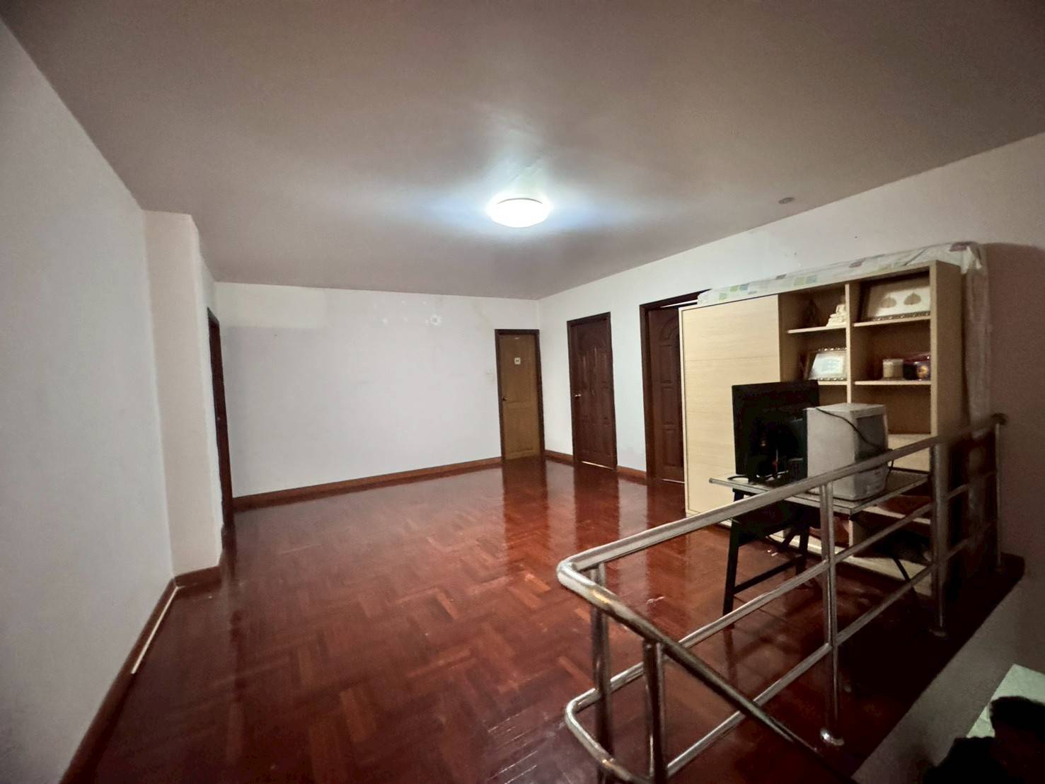 ให้เช่าอาคารพาณิชย์หลังมุม 2 คูหา 4 ชั้น ถนนอุดมสุข ทำเลดี (N.1865)