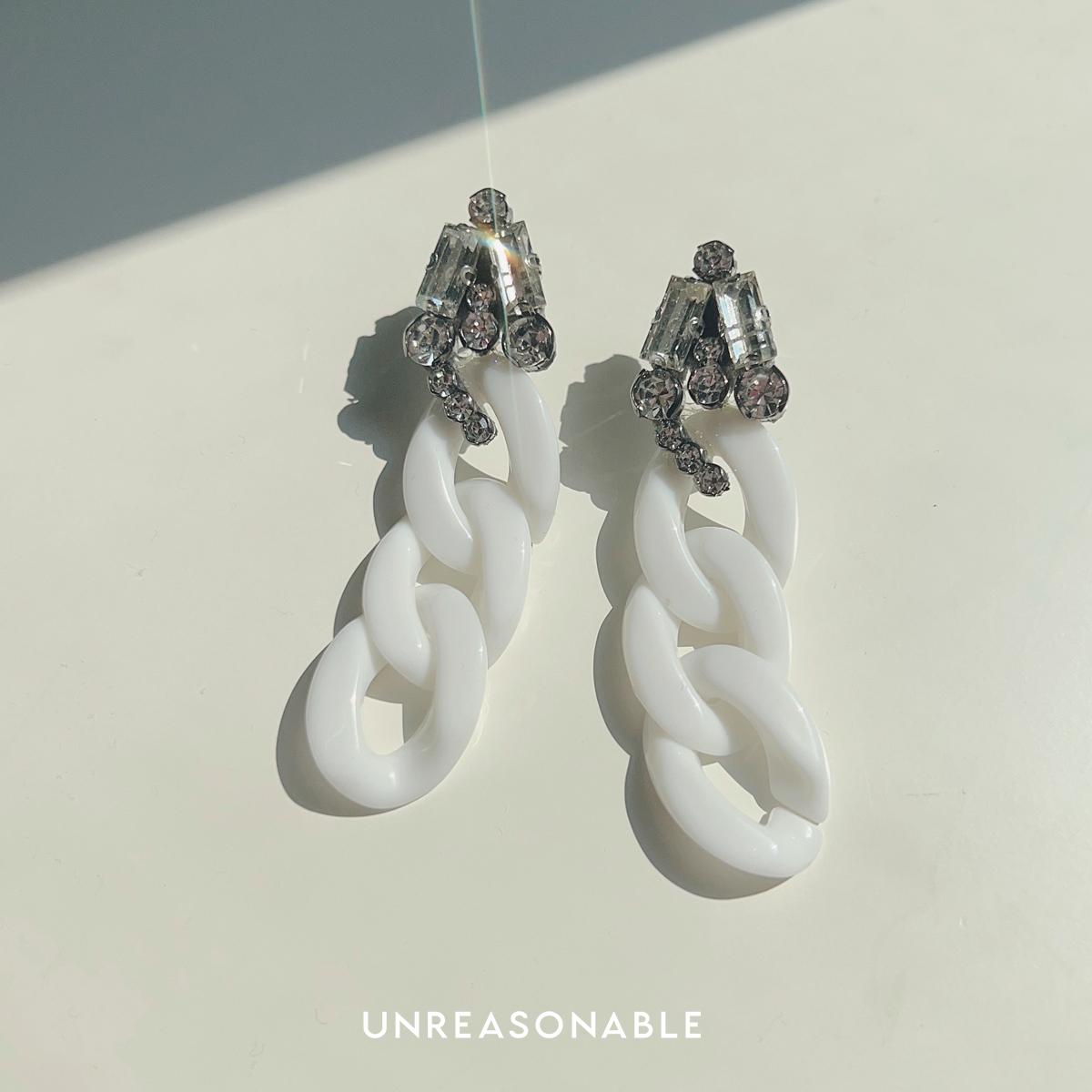 ต่างหู Link สีขาว ต่างหูคลิป ต่างหูก้านเงินแท้ UA0620-02 Unreasonable Accessories
