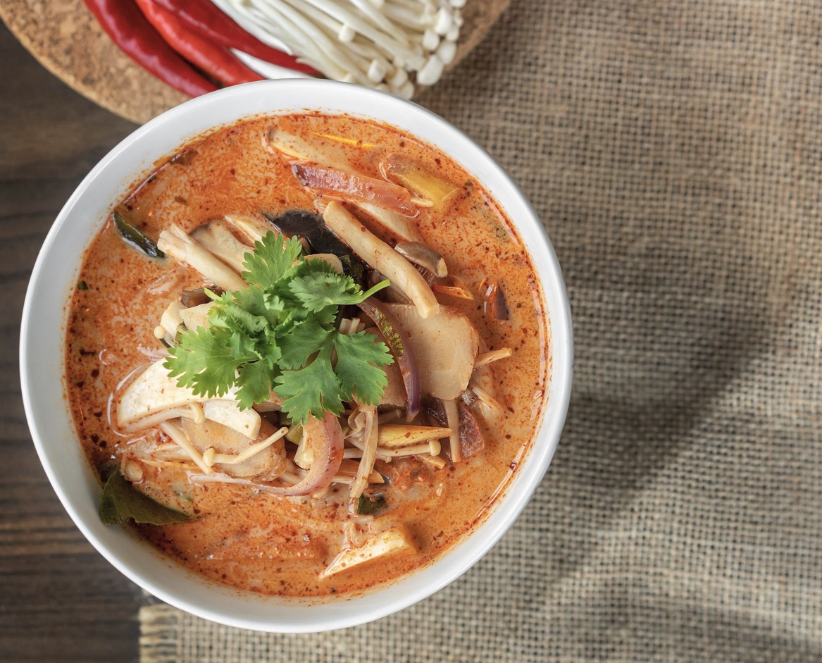 เมนูต้มยำเห็ดรวม สูตเด็ดอาหารมังสวิรัติรสแซ่บๆ ของดีจากโซวีแกน