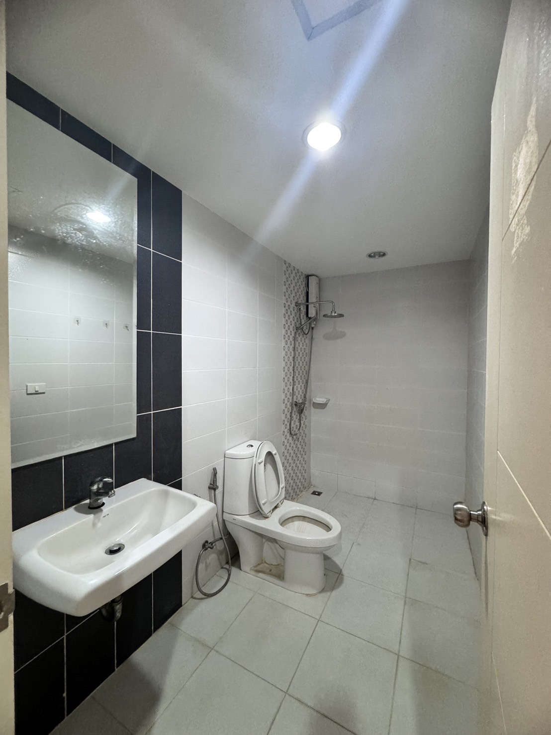 ให้เช่าทาวน์เฮ้าส์ หมู่บ้านดิเอ็กซ์คลูซีฟ พัฒนาการ44 ใกล้ BTS หัวหมาก พร้อมเข้าอยู่ 15 ธันวาคม 68 (N.1485)