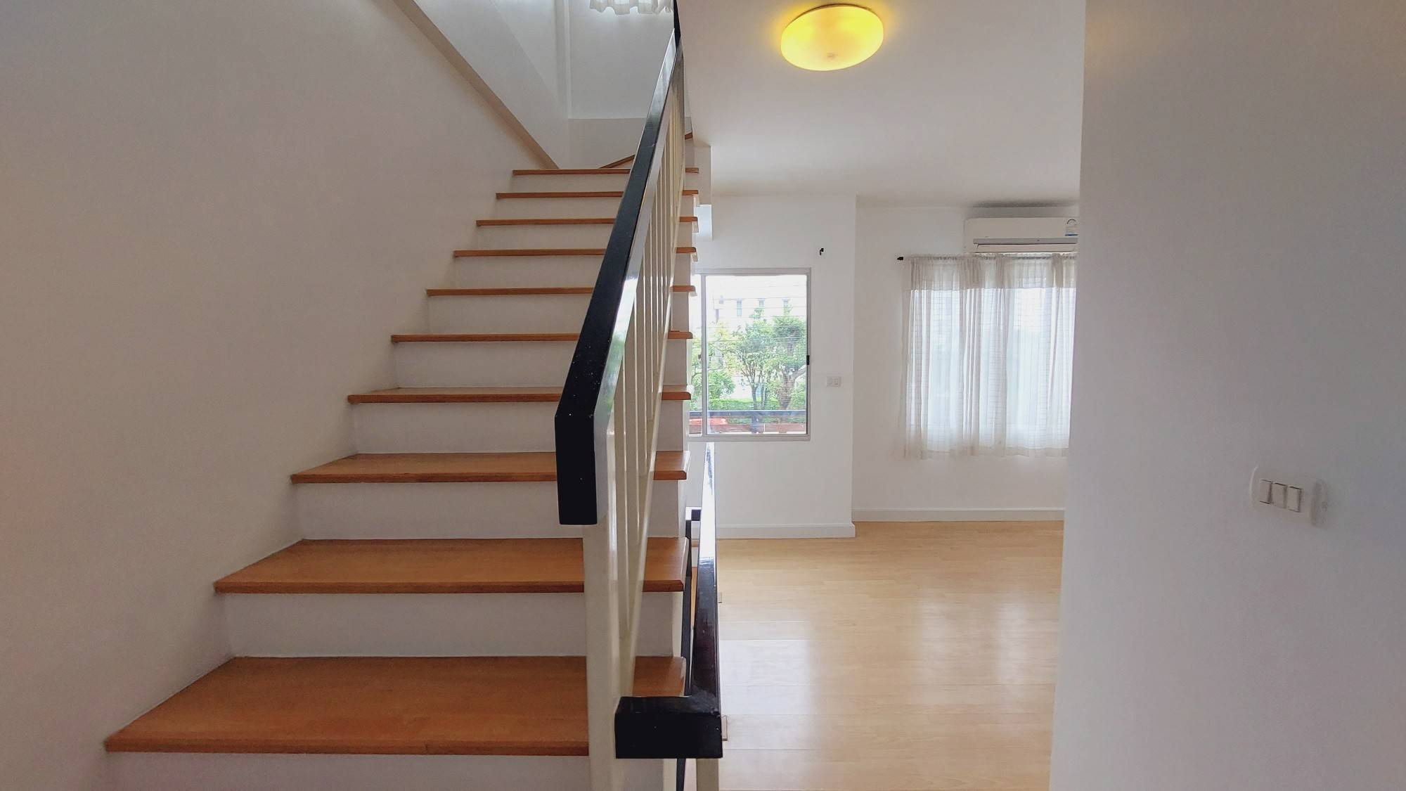 ให้เช่าทาวน์โฮม 3 ชั้น ลาดกระบัง 20/1 ทาวน์พลัส อ่อนนุช-ลาดกระบัง (N.767)