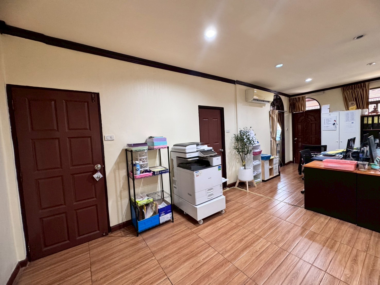 ขายทาวน์เฮ้าส์ 2 ชั้น ใกล้สมิติเวช ซอยสุขุมวิท 49/1 ทำเลดีเดินทางสะดวก (N.1872)