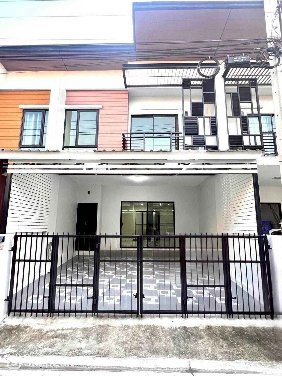 ขายด่วนทาวน์เฮ้าส์ 2 ชั้น หมู่บ้านไอฟีล บางนา ตกแต่งใหม่ ใกล้เมกะบางนา (N.1812)