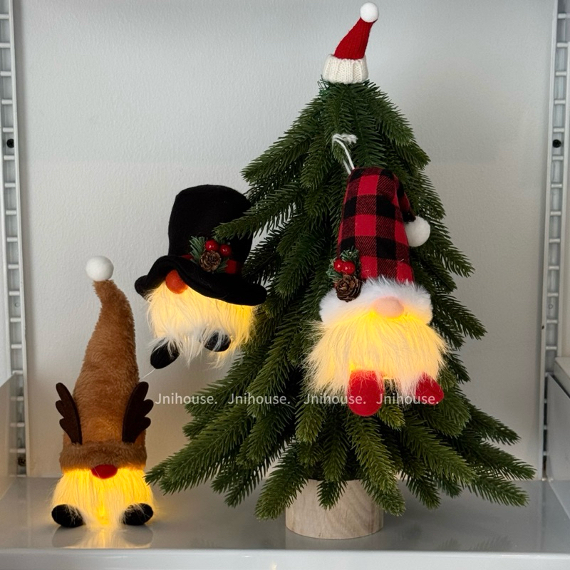 [พร้อมส่ง] Jnihouse : ตุ๊กตาโนม 3 ตัว (Xmas Gnome) เปิดไฟได้