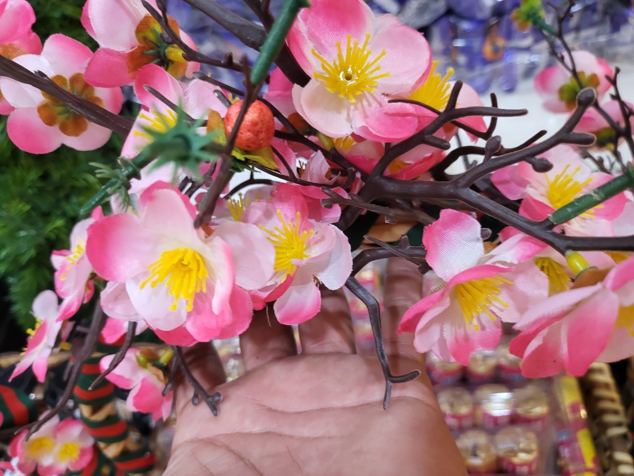 เช่าของประดับตรุษจีน ดอกไม้ปลอมความหมายมงคล สำหรับตกแต่งงานเลี้ยงตรุษจีน เพิ่มเติมสีสันบรรยากาศอันสวยงามให้กับพื้นที่ที่คุณต้องการ