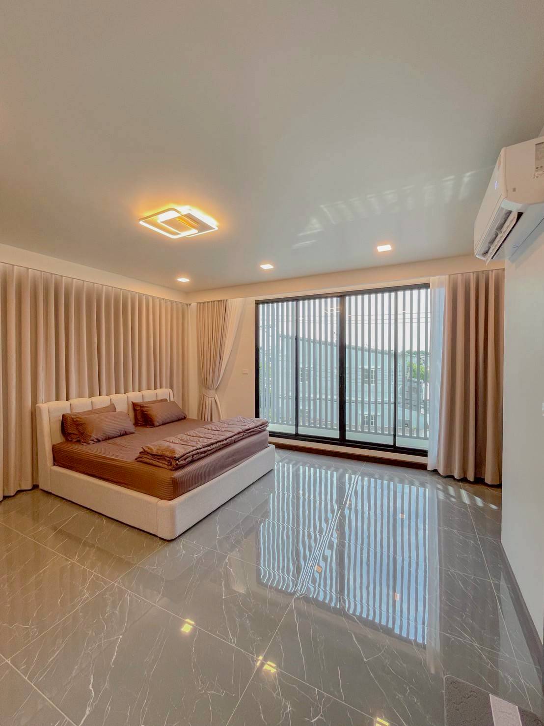 ให้เช่าทาวน์โฮม 3 ชั้น ใกล้หมู่บ้านนักกีฬาแหลมทอง บ้านรีโนเวทใหม่พร้อมอยู่ (N.1874)