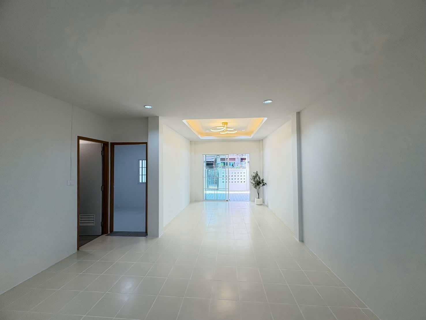 ขายทาวน์เฮาส์ 2 ชั้น หมู่บ้าน พูนสินธานี3 ซ.เคหะร่มเกล้า 64 รีโนเวทใหม่ พร้อมอยู่ (N.1532)