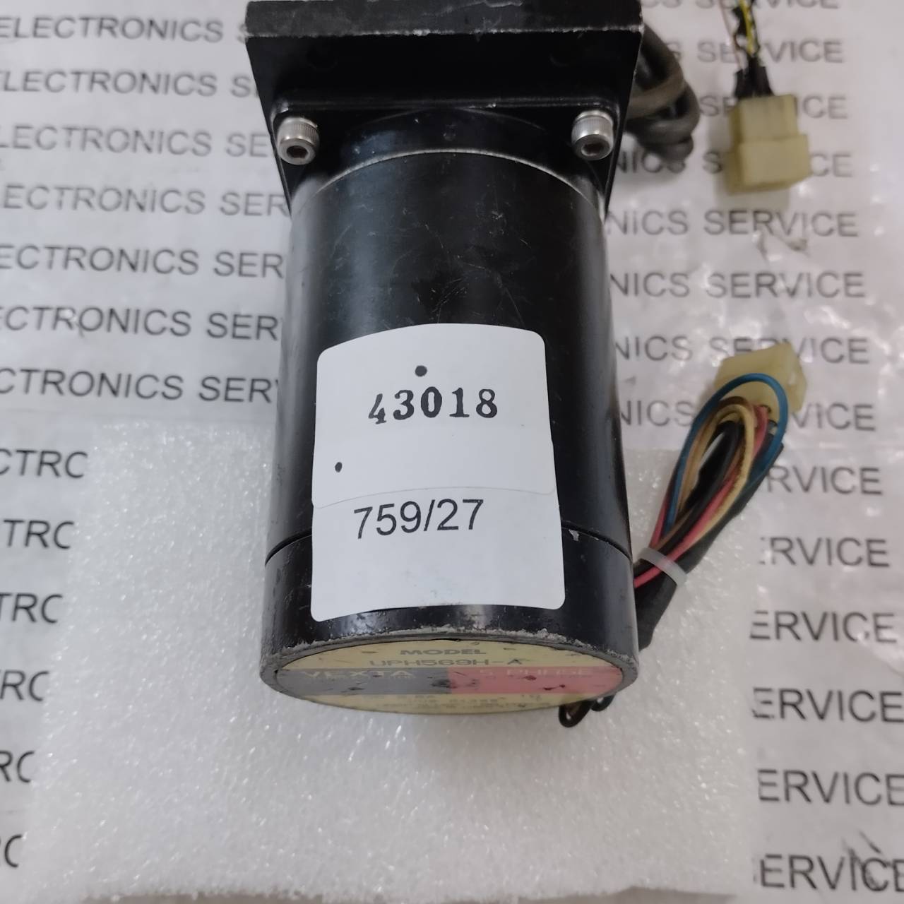 SERVO MOTOR " VEXTA " MODEL : UPH569H-A