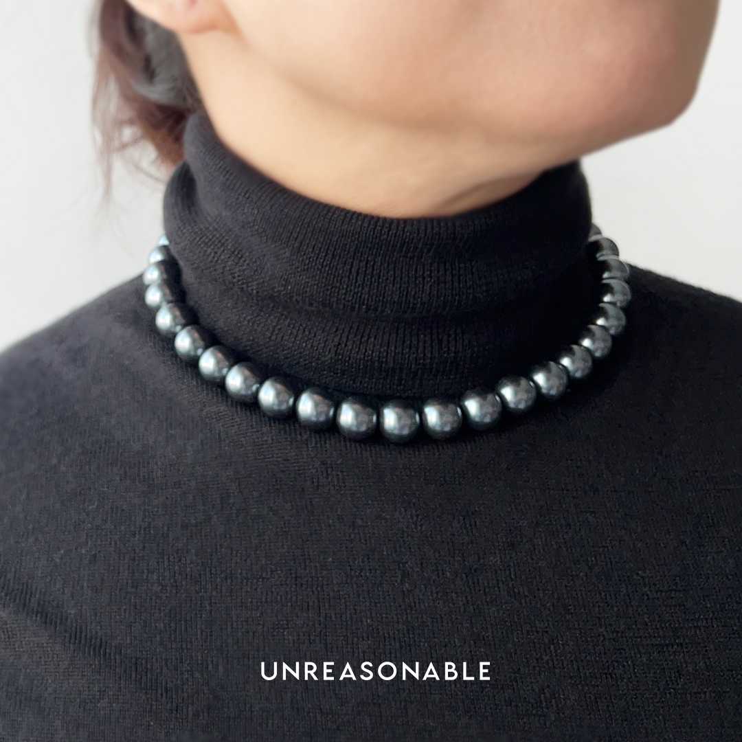 สร้อยคอมุกแก้ว 12 mm. ความยาว 16 นิ้ว สีดำเทา UA0849-01 Unreasonable Accessories