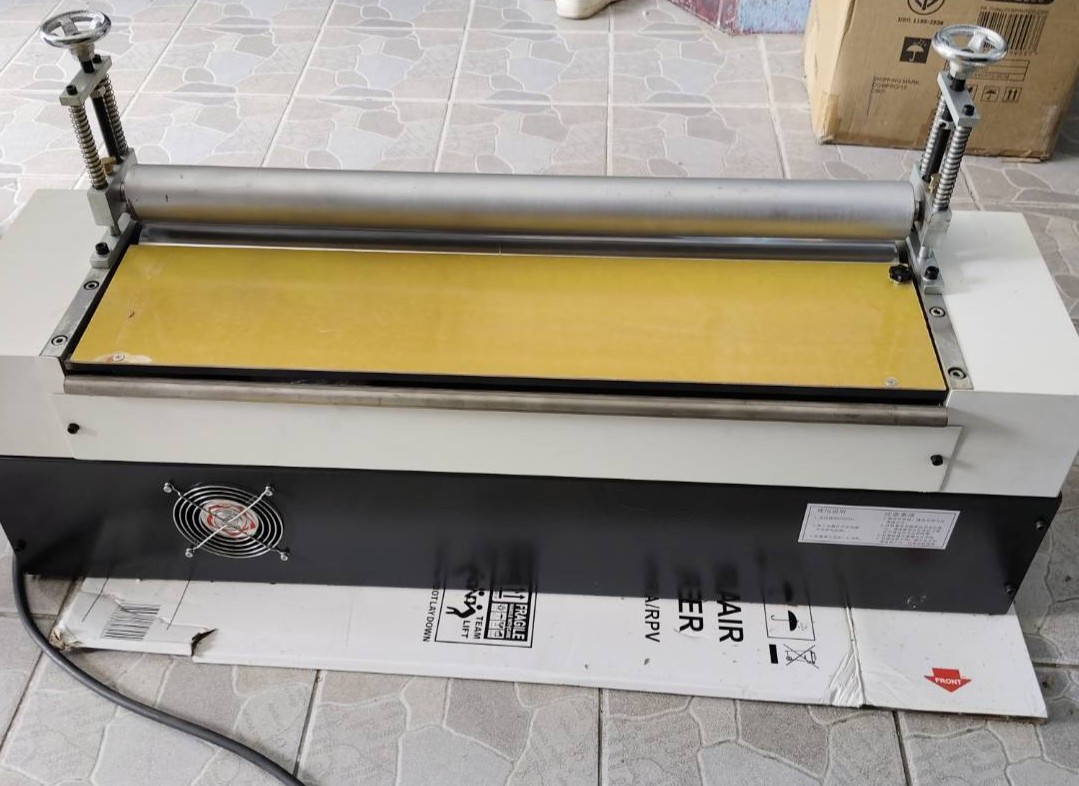 เครื่องทากาวร้อน Hot melt glue machine หน้ากว้าง 80ซม.