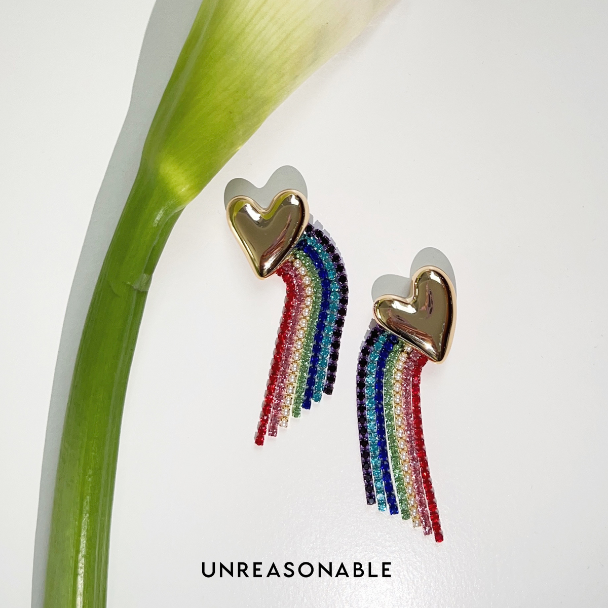 ต่างหูหัวใจสีทอง Golden Heart with Rainbow Crystal Chain UA0970-01 Unreasonable Accessories
