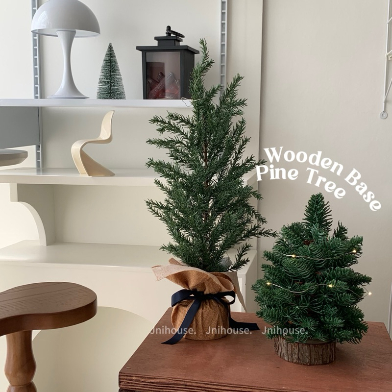 [พร้อมส่ง] ต้นคริสต์มาสพร้อมไฟประดับ (Wooden Base Pine Tree)